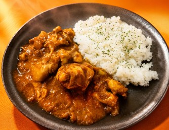 スパイスチキンカレー（サラダ・スープ・ドリンクバー付き）
