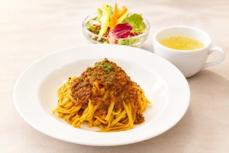 ボロネーゼパスタ（サラダ・スープ・ドリンクバー付き）
